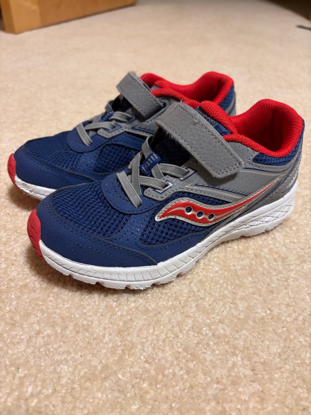 Kids Navy & Red Saucony sneakers EUC